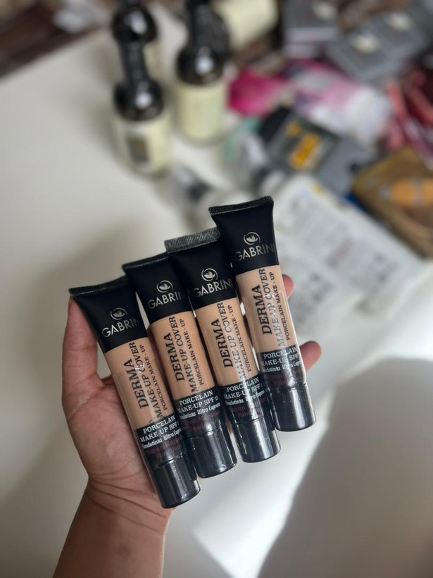 کرم پودر فاقد چربی spf 15 مات 24 ساعته گابرینی مدل DERMA