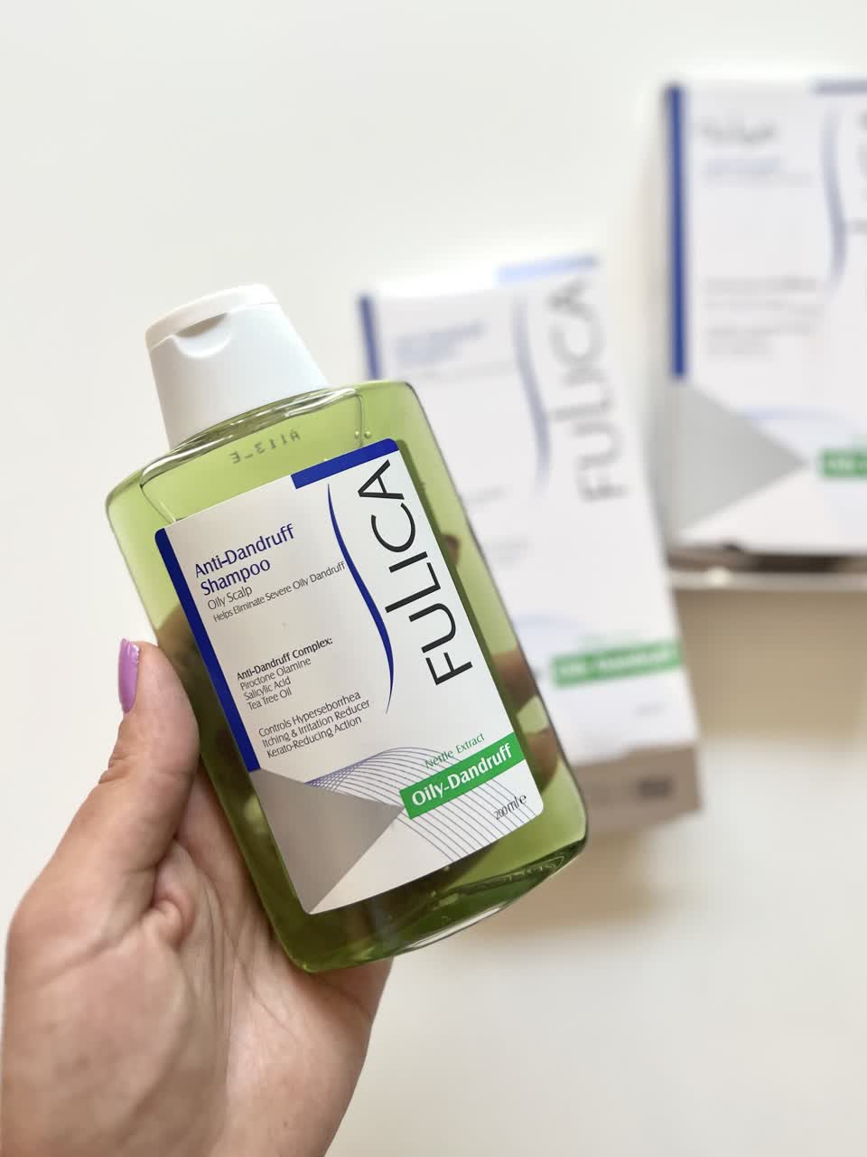 شامپو ضد شوره مخصوص شوره و پوست سر چرب فولیکا حجم 200میلی لیتر