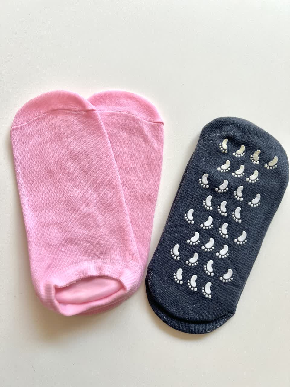 جوراب سیلیکونی نرم کننده و رفع ترک پا