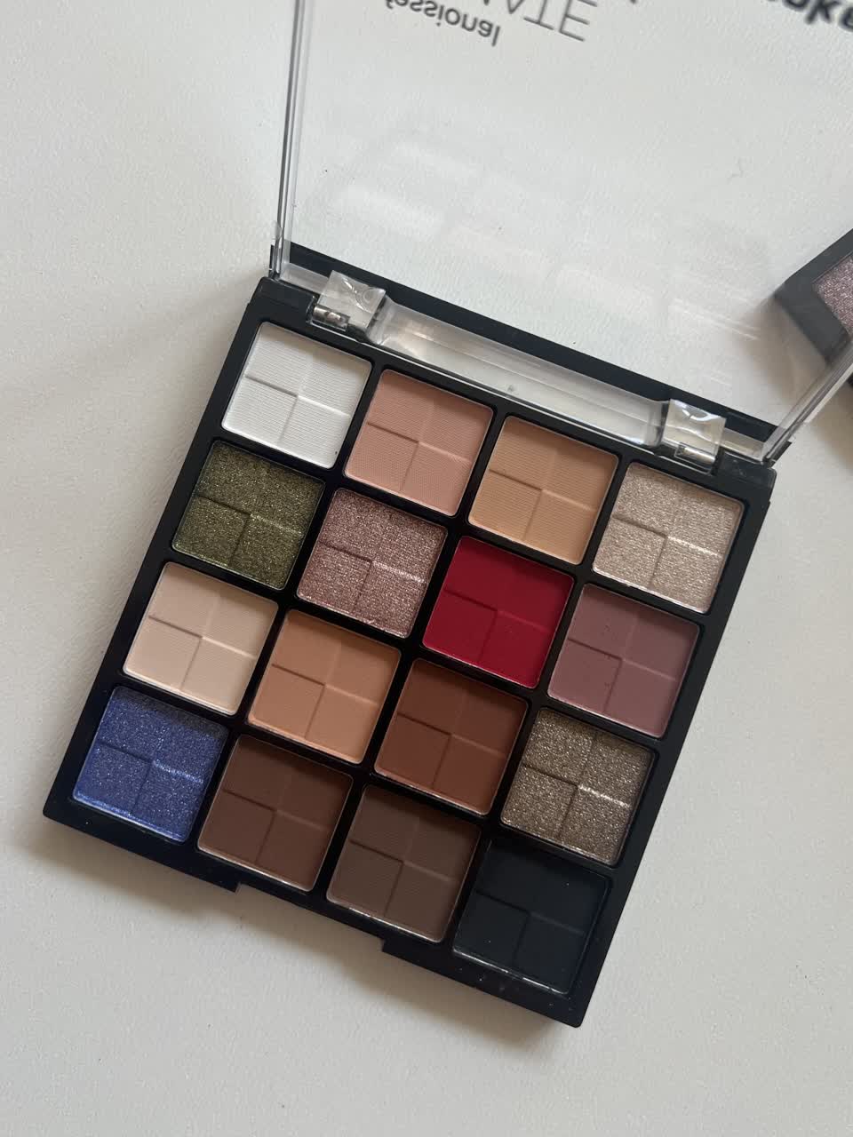 پالت سایه 16 تایی بروکن گرلز broken girls