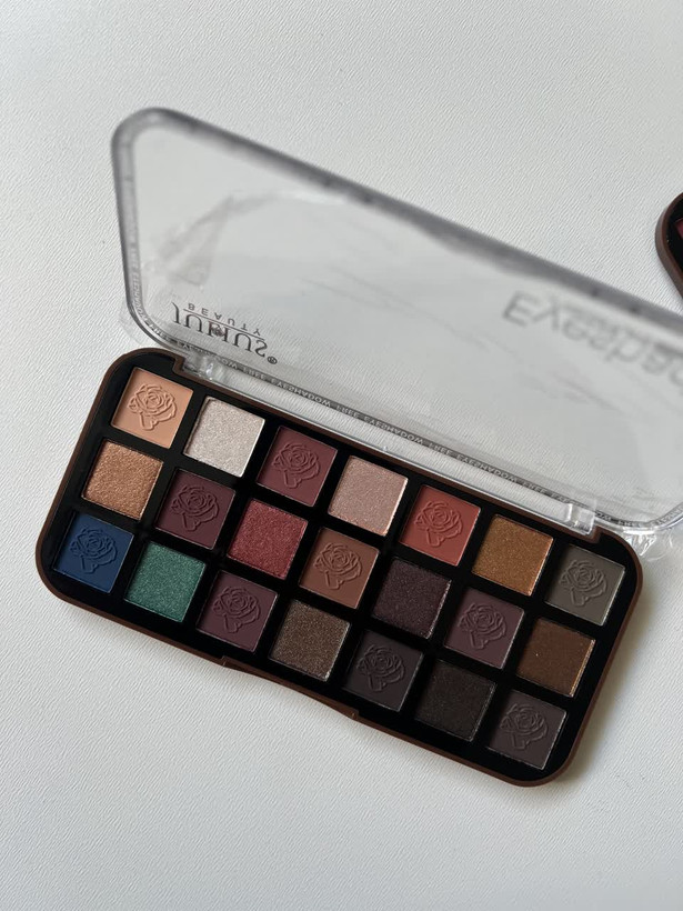 پالت سایه بیست و یک رنگ ژولیوس بیوتی