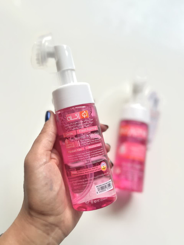 فوم شستشو صورت نو آکنه مدل ویتامین سی مناسب پوست نرمال و چرب حجم 150 میلی لیتر