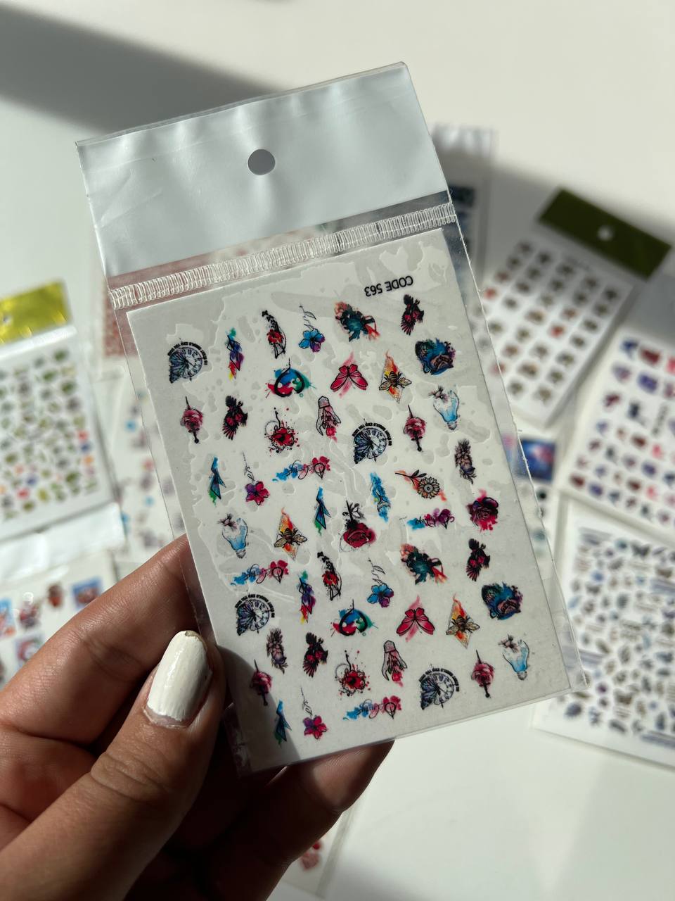 برچسب ناخن فانتزی و طرح دار