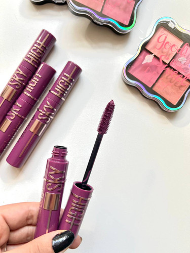 ریمل زرشکی بلندکننده و حجم دهنده