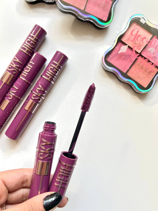 ریمل زرشکی بلندکننده و حجم دهنده