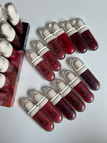 لیپ گلاس شاین دار طرح کیکو رومانتیک